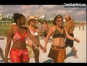 Kelly Clarkson bikini, Sexy scene in From Justin to Kelly (2003) 11