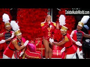 Mariah Carey Sexy scene in Divas Holiday: Unsilent Night (2016) 2