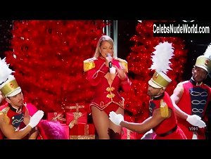 Mariah Carey Sexy scene in Divas Holiday: Unsilent Night (2016) 6