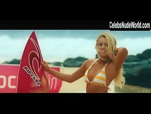 Lorraine Nicholson bikini, Sexy scene in Soul Surfer (2011) 11