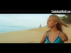 Lorraine Nicholson bikini, Sexy scene in Soul Surfer (2011) 17