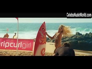 Lorraine Nicholson bikini, Sexy scene in Soul Surfer (2011) 9