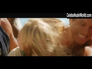 Lorraine Nicholson Blonde , Outdoor scene in Soul Surfer (2011) 12