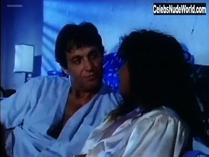 Adriana Russo boobs , Lingerie in Non aver paura della zia Marta (1988) 12