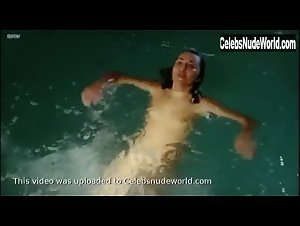 Adriana Vega Swimming Pool , Nudity In Cuatro mujeres y un lio (1985) 15