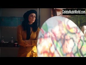Aislinn Derbez in La casa de las flores (series) (2018) 11