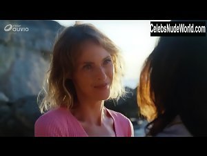 Alexandra Vandernoot in Noces Rouges (series) (2018) 10