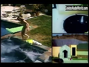 Alicia Bosch Shower , Outdoor Nudity In 7 Lives Xposed (series) (2001) 17