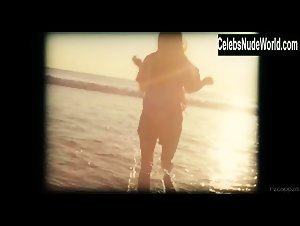 Amanda Seyfried Outdoor , Beach In Lovelace (2013) 12