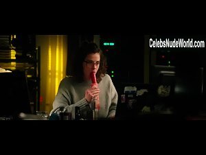 Anne Schafer in Hot Dog (2018) 12