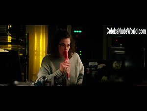 Anne Schafer in Hot Dog (2018) 13