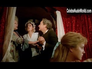 Annie Belle in La nuit de Varennes (1982) 12