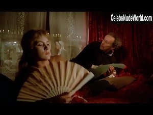 Annie Belle in La nuit de Varennes (1982) 16
