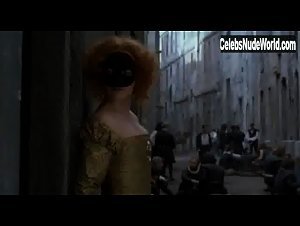 Asia Argento in La reine Margot (1994) 7