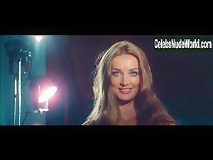 Barbara Bouchet in Non si sevizia un paperino (1972) 12