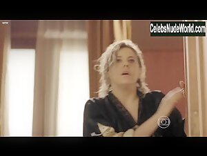 Barbara Paz in O Cacador (series) (2014) 1
