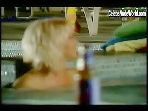 Beverly Lynne Lesbian , Pool in 7 Lives Xposed (series) (2001) 1