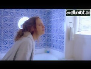 Bijou Phillips boobs , Bathroom scene in Havoc (2005) 7