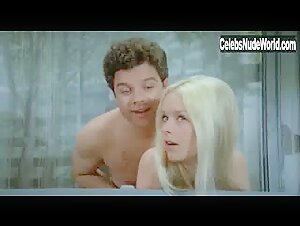 Birte Tove Blonde , boobs in Tandlaege pa sengekanten (1971) 16