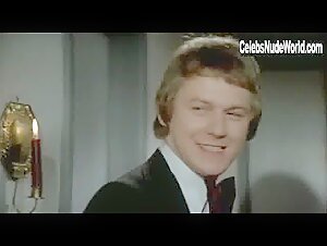 Birte Tove Blonde , boobs in Tandlaege pa sengekanten (1971) 7
