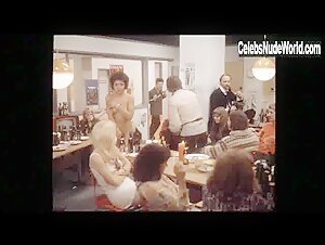 Birte Tove Explicit , Blonde in Tandlaege pa sengekanten (1971) 5