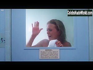 Brenda Bakke in Death Spa (1989) 18
