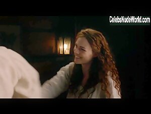 Caitriona Balfe Kissing , Big Butt in Outlander (series) (2014) 3