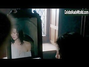Caitriona Balfe Wet , Explicit in Outlander (series) (2014) 14