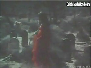 Celeste Yarnall Outdoor , Sexy Dress in Velvet Vampire (1971) 4