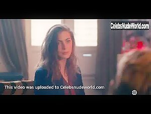 Celine Sallette lesbian kiss in Vernon Subutex (series) (2019) 12