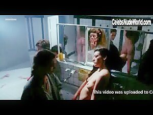 Carole Bouquet Blonde , Public Nudity in Tag der Idioten (1981) 12
