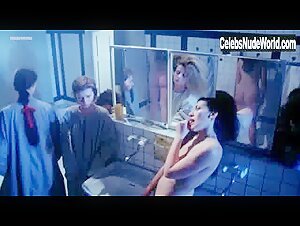 Carole Bouquet Blonde , Public Nudity in Tag der Idioten (1981) 15
