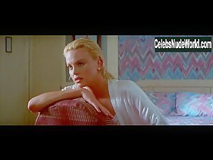 Charlize Theron in 2 Days in the Valley (1996) 11