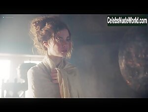 Charlotte Hope boobs , Explicit in Spanish Princess (series) (2019) 17