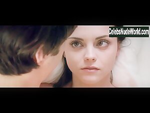 Christina Ricci Couple , Hot in After.Life (2009) 16