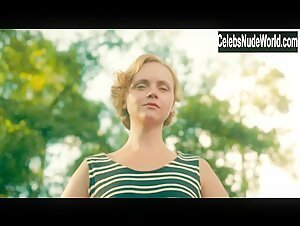 Christina Ricci Outdoor , Wet in Z: The Beginning of Everything (series) (2015) 3