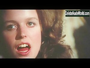 Dalila Di Lazzaro in Il tuo vizio e una stanza chiusa e solo io ne ho la chiave (1972) 2