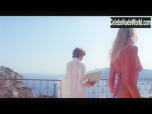 Daryl Hannah Blonde , Beach in Summer Lovers (1982) 13