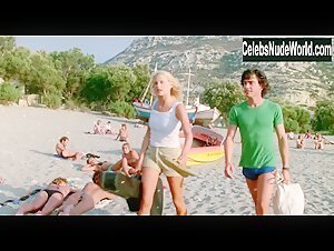 Daryl Hannah Blonde , Beach in Summer Lovers (1982) 2