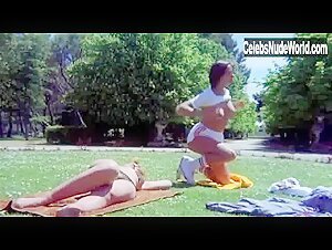 Eva Robin Blonde , Outdoor in Le c... de Marilyne (1980) 20