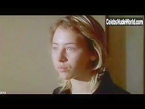 Emmanuelle Seigner Blonde , Flashing in Backstage (2005) 3