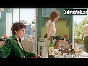 Eva Green in Dreamers (2003) scene 9