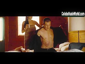 Elizabeth Olsen boobs , nude scene in Oldboy (2013) 8