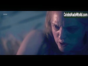 Elisabeth Moss in Handmaid's Tale (series) (2017) 9