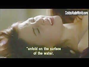 Leonor Watling Gets Undressed , Couple in Son de mar (2001) 9