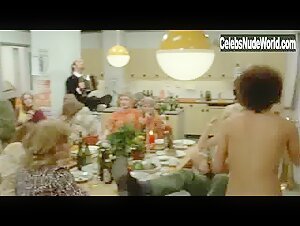 Effie Schou in Tandlaege pa sengekanten (1971) 15