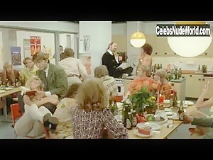 Effie Schou in Tandlaege pa sengekanten (1971) 16