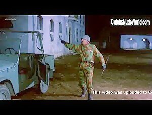 Edwige Fenech in La soldatessa alle grandi manovre (1978) 4