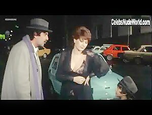 Edwige Fenech in La poliziotta della squadra del buon costume (1979) 6