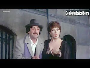 Edwige Fenech in La poliziotta della squadra del buon costume (1979)